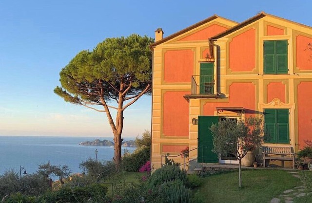 Villa surrounded by greenery with sea view over the Gulf of Portofino