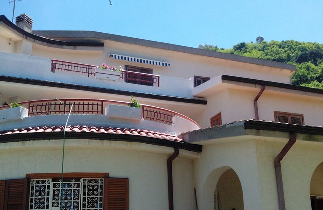 Villa surrounded by the green Costa degli Dei between Pizzo and Tropea