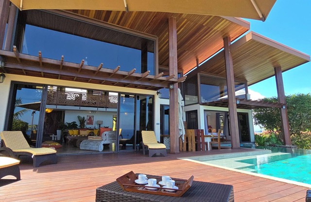 Villa Ta'u Here by Tahiti Homes, incredible architect-designed villa: pool and view