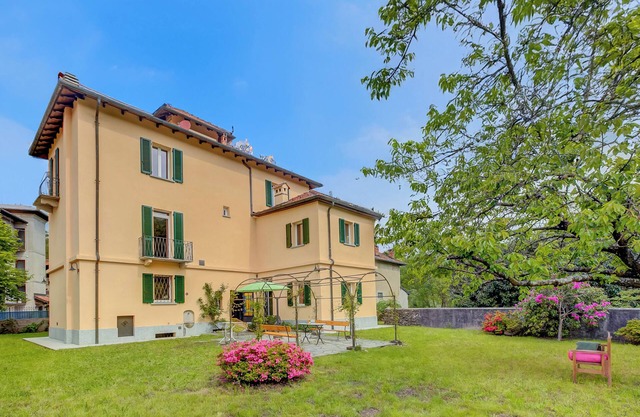 Villa Tagini 10 minutes from Stresa, Brovello Carpugnino, Italy