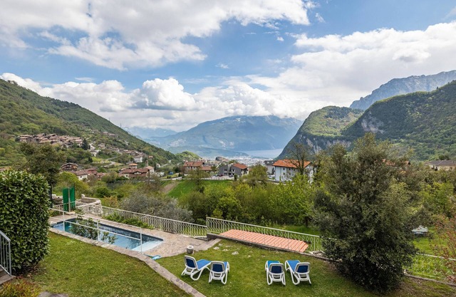 Villa "Tanas" with Lake View, Private Pool & Wi-Fi