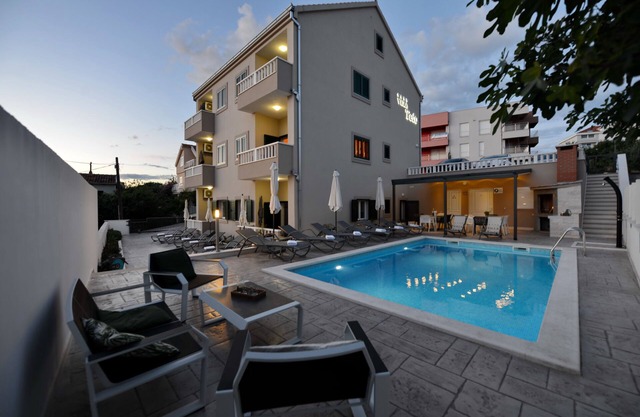 Villa Tećo - Apartment for up to 4 people with sea view and pool