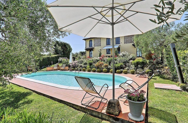 Villa Tessa: A splendid two-story villa with the strong charachter which derives from it actually being a converted barn house, with Free WI-FI.
