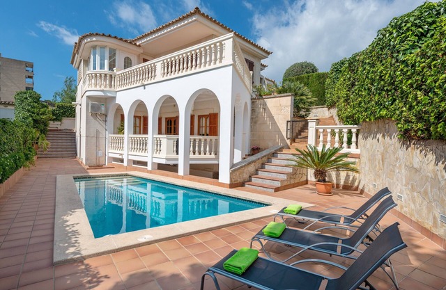 VILLA TEULERA -Amazing house in Palma, with private pool and 3.6 km away from the beach. F