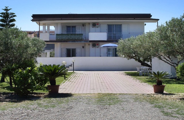 Villa Tigani: direct beach access sea and mountains view “Pandora apartment”