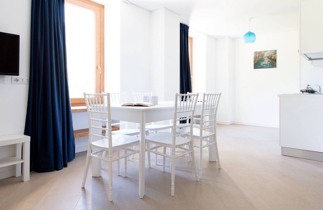 Villa Tola - Blu - One Bedroom Apartment, Sleeps 5