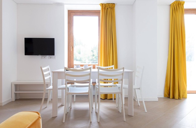 Villa Tola - Giallo - One Bedroom Apartment, Sleeps 5