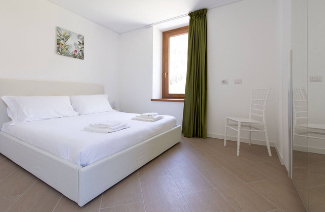 Villa Tola - Verde - One Bedroom Apartment, Sleeps 3