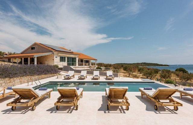 Villa Tonka - Five Bedroom Villa, Sleeps 10