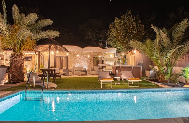 Villa 'Tore' with Sea View, Wi-Fi and Air Conditioning