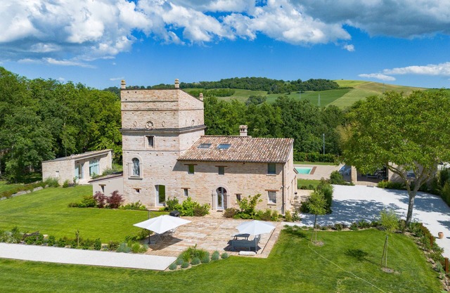 Villa Torre Anna: Luxury Experience Jacuzzi, Pool & Garden