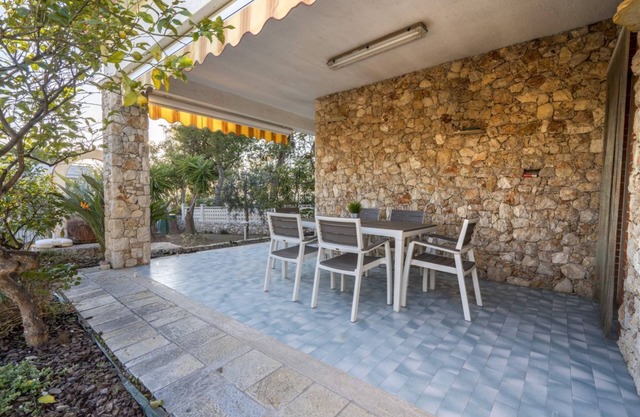 Villa Torre Leporano a stone's throw from the sea