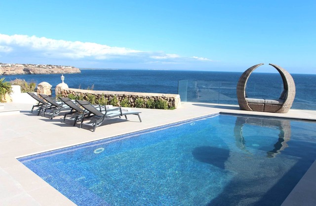 Villa "Tre Pini" in 1st sea line with fantastic sea views and close to the beach