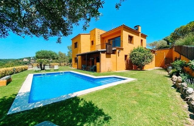 Villa 'Tres Olivos - Begur' with Mountain View, Wi-Fi and Air Conditioning