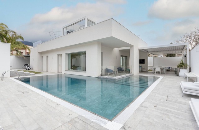 Villa 'Tritone' with Sea View, Wi-Fi and Air Conditioning