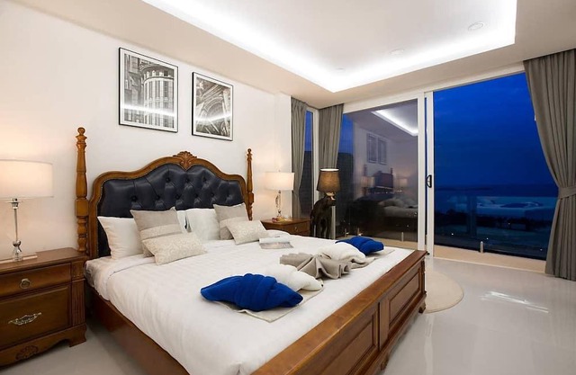 Villa Tulip - 3 bedrooms with sea views and private pool