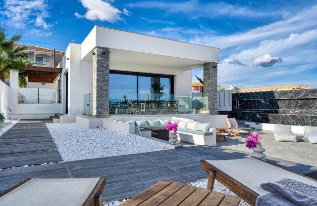 Villa V
