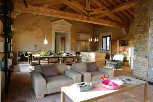 Villa V Volterra