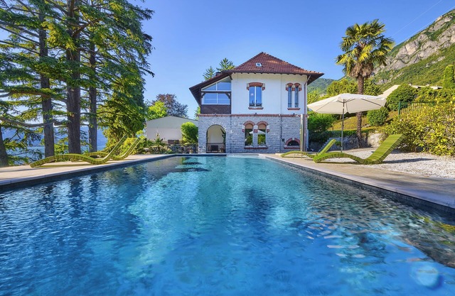 Villa 'Velia' with Lake View, Wi-Fi and Air Conditioning
