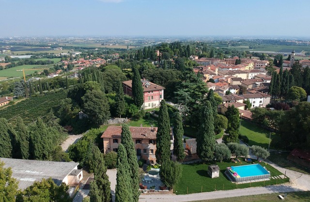 Villa Veneta among the Vineyards of Lake Garda and Verona CIN IT023083C2ILYIC6U7