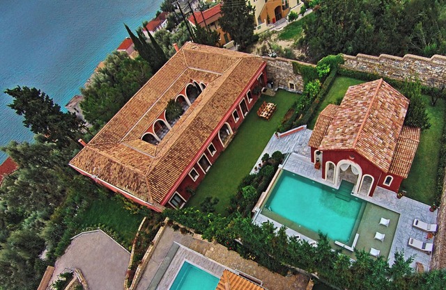 Villa Veneziano 4* - 5 VIP Suites with Private Pool