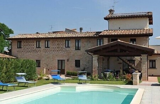 Villa Vezzosa Grande: A characteristic and welcoming age-old farm house, with Free WI-FI.