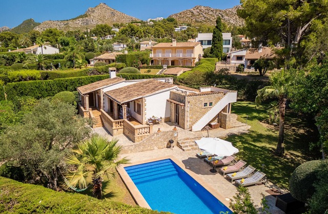Villa Victoria Alcudia Alcudia Bonaire for 6 with pool