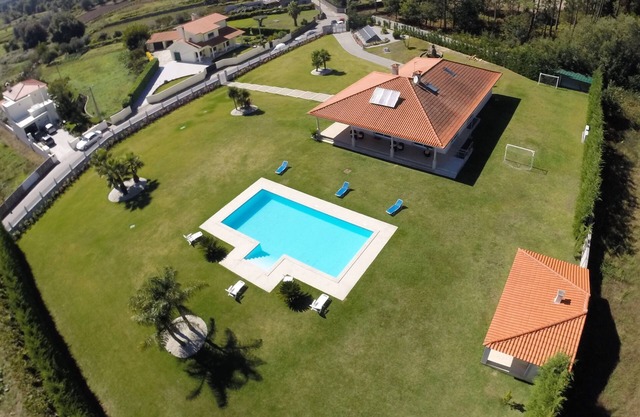 Villa Vieira, Stylish villa with swimming pool, close to the sea, river and mountains.