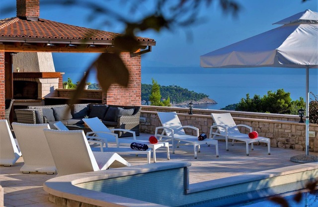 Villa Vikki with pool and seaview
