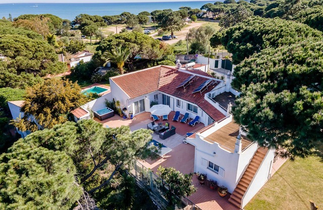 Villa 'Villa Patio' with Private Terrace, Wi-Fi and Air Conditioning