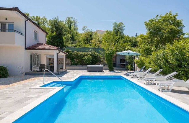 Villa Vinis Terra Family-Friendly Escape with Pool