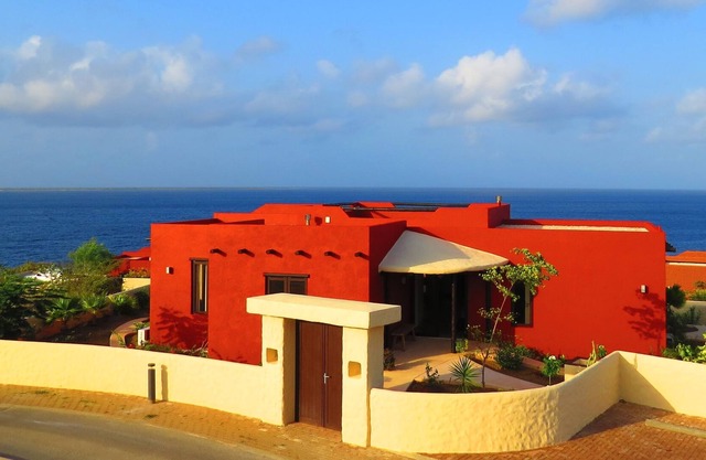 Villa Vista Blue - Ocean View, Splash Pool, Local Garden, Gated Community