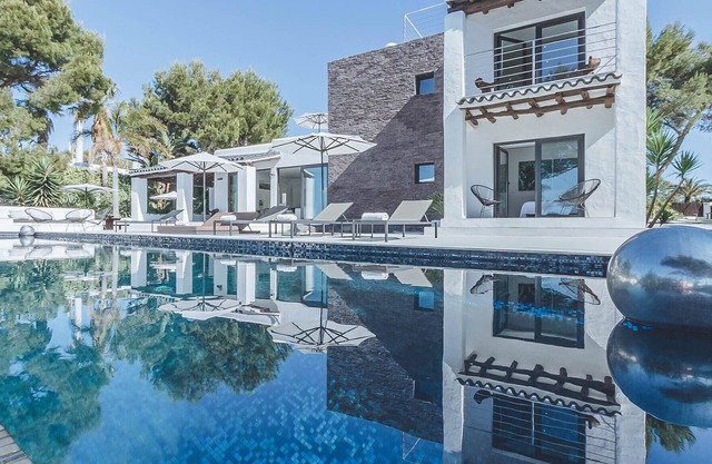 Villa Vivian - Six Bedroom Villa, Sleeps 12