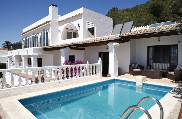 Villa with sea view, private pool, family friendly, near Playa den Bossa, WLAn