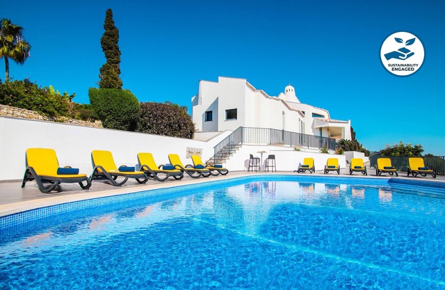 Villa w/Sea View, Pool & BBQ
