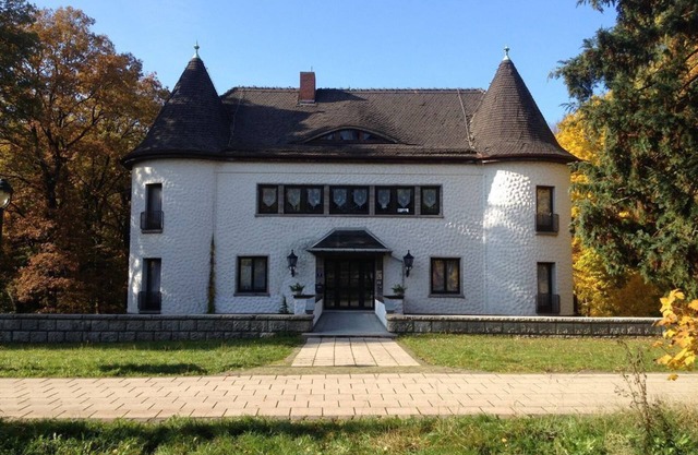Villa Warzenburg, apartment 2 with panoramic view, balcony and fireplace. Vacation with a dog.