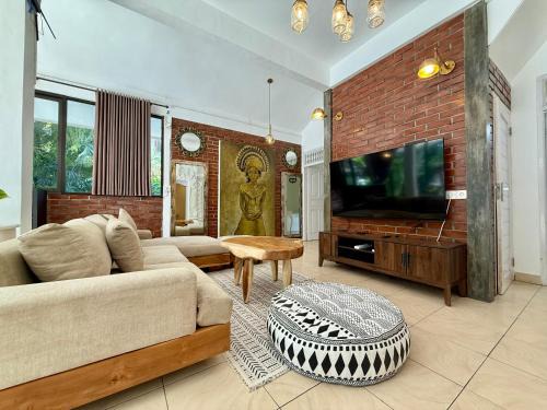 Villa White Orchid