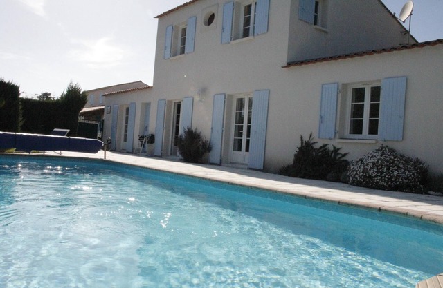 Villa with heated pool between beach and forest (200 m) + thalasso (500 m) 4 Bikes