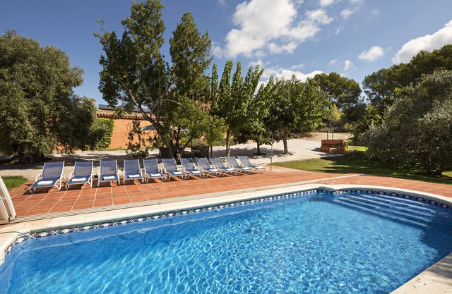 Villa with swimming pool and private garden, near Sitges and Barcelona