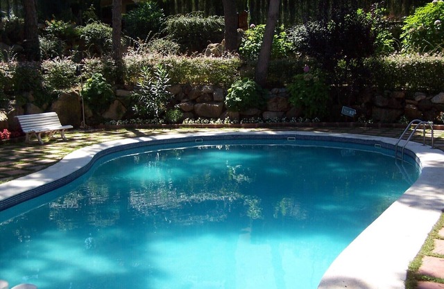 Villa with garden, pool, parking, satellite, WIFI, 10 minutes walk to the beach