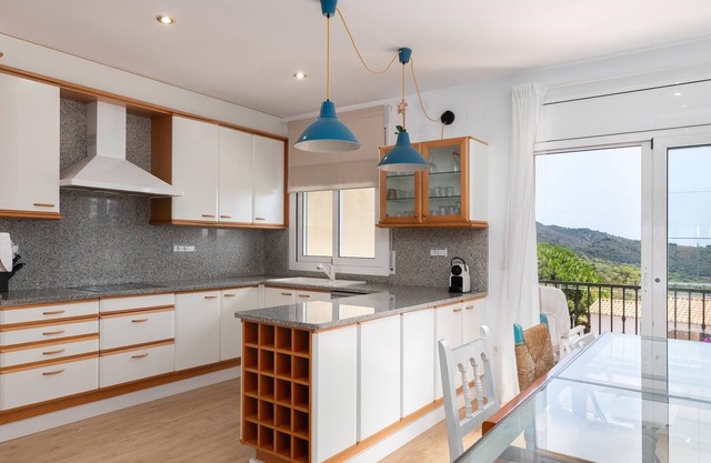 Villa with private pool 5min Golf Club only 10min beach
