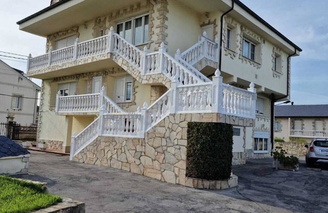 VILLA WITH 5 INDIVIDUAL APARTMENTS