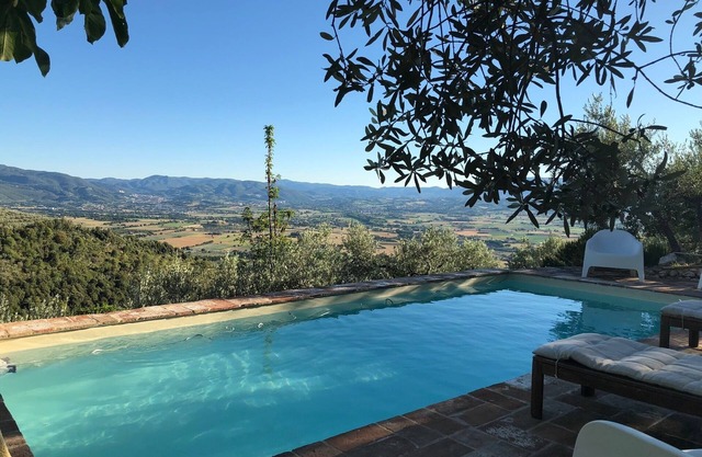 Villa with swimming pool, splendid position