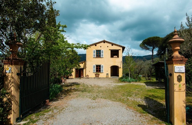 Villa with private pool, tennis court and table tennis located in Castiglion Fiorentino. Panoramic p