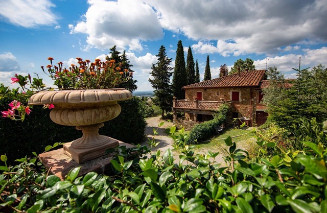 Villa with private pool and tennis court, with the right mix of modern comfort, style and tradition.