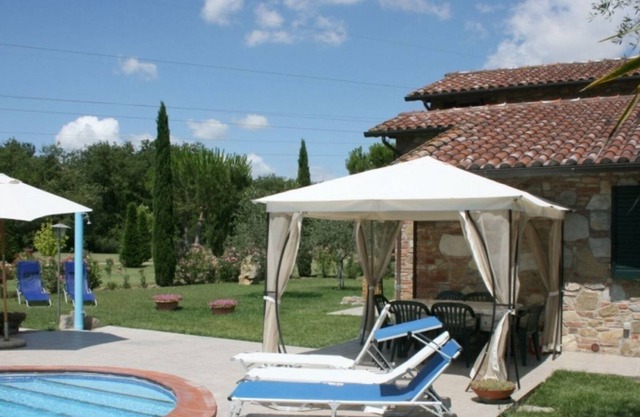Villa with pool. Trasimeno Lake