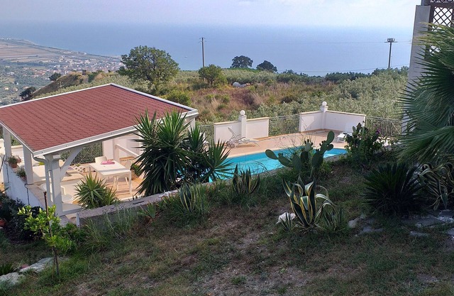 Villa with sea view pool