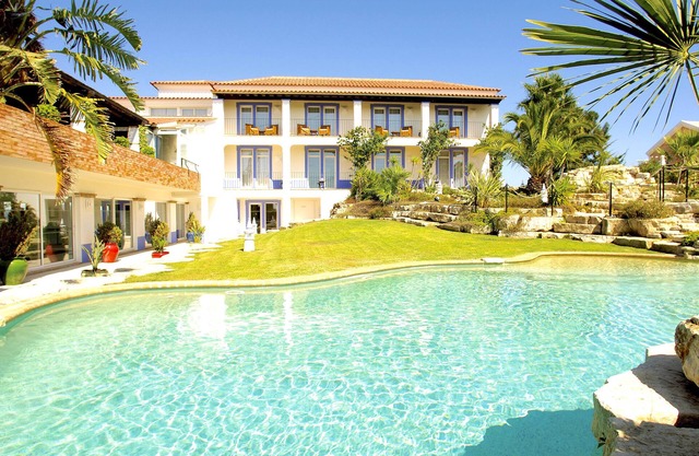 Villa with 10 bedrooms, swimming pool, jacuzzi, pool table, table tennis, sauna, gym .