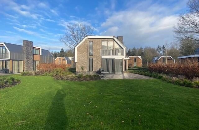 Villa with 5 bedrooms, 2 bathrooms and a terrace