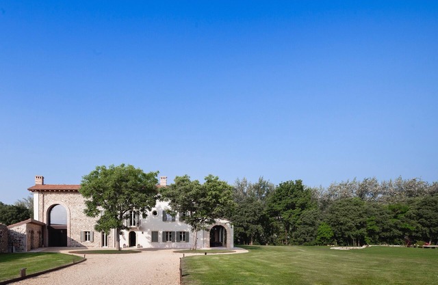 VILLA WITH 8 BEDS